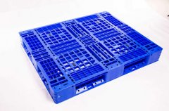 塑料托盤長(zhǎng)期暴漏會(huì)不會(huì)受潮？